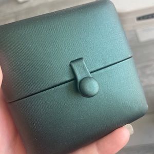 Jewelry Bracelet Box Hard shell traveling protective Jewelry case